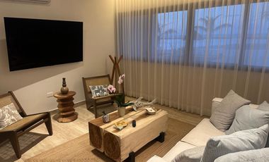 Villa en venta frente al mar (amueblada)* en Yucalpetén