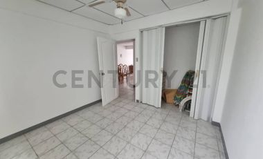 Casa en venta de 1 planta Salinas, 3 cuartos, 1.5 Baños, romodelada. LuisN.