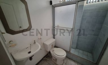 Casa en venta de 1 planta Salinas, 3 cuartos, 1.5 Baños, romodelada. LuisN.