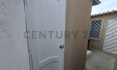 Casa en venta de 1 planta Salinas, 3 cuartos, 1.5 Baños, romodelada. LuisN.