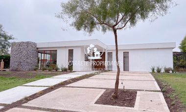 Casa en venta Minimalista y Moderna amoblada. Santa Elena. Pilar