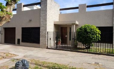 Casa en alquiler en Lanus Oeste