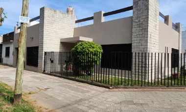Casa en alquiler en Lanus Oeste