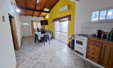 CASA 2 DORM COCHERA PATIO Y QUINCHO G. BAIGORRIA