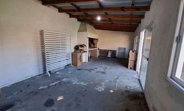 CASA 2 DORM COCHERA PATIO Y QUINCHO G. BAIGORRIA