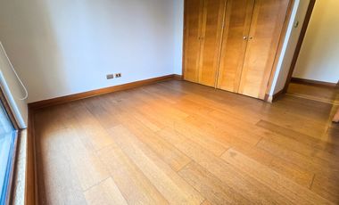 Departamento en arriendo c/ estacionamiento en Jardín Del Este