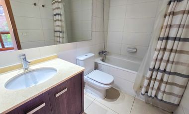 Departamento en arriendo c/ estacionamiento en Jardín Del Este