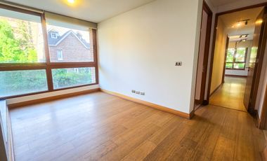 Departamento en arriendo c/ estacionamiento en Jardín Del Este