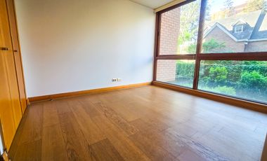 Departamento en arriendo c/ estacionamiento en Jardín Del Este