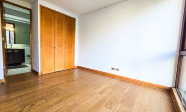 Departamento en arriendo c/ estacionamiento en Jardín Del Este