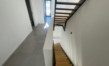 Town House en venta Oliden Joven, Del Viso Pilar