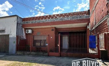 Casa 3 ambientes Quilmes Oeste a pasos de Calchaqui
