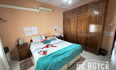 Casa 3 ambientes Quilmes Oeste a pasos de Calchaqui