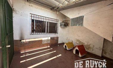 Casa 3 ambientes Quilmes Oeste a pasos de Calchaqui