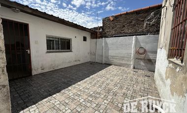 Casa 3 ambientes Quilmes Oeste a pasos de Calchaqui