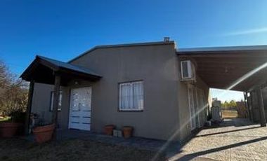 Quinta en venta - 3 Dormitorios 2 Baños - Santa Rosa