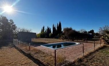 Quinta en venta - 3 Dormitorios 2 Baños - Santa Rosa