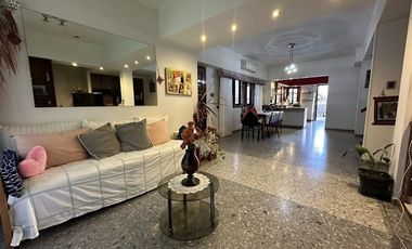 Casa en Ezpeleta Este, a pasos de la estación