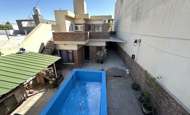 Casa en Ezpeleta Este, a pasos de la estación