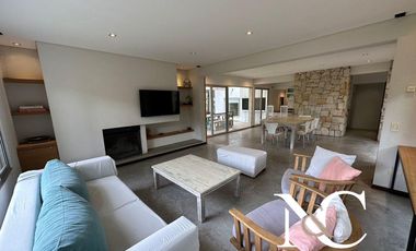 Casa en venta en Costa Esmeralda con gas natural