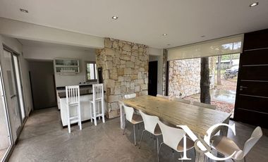 Casa en venta en Costa Esmeralda con gas natural