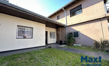 Casa totalmente reciclada a pasos Avenida Calchaquí