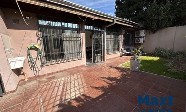 Casa totalmente reciclada a pasos Avenida Calchaquí