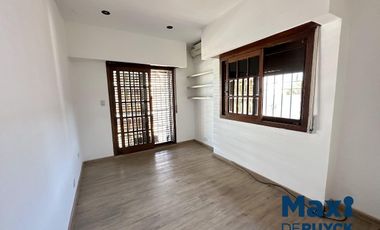 Casa totalmente reciclada a pasos Avenida Calchaquí