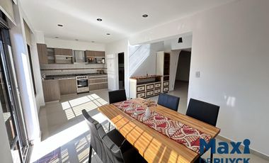 Casa totalmente reciclada a pasos Avenida Calchaquí