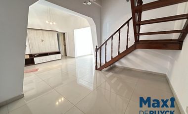 Casa totalmente reciclada a pasos Avenida Calchaquí