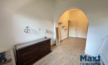 Casa totalmente reciclada a pasos Avenida Calchaquí