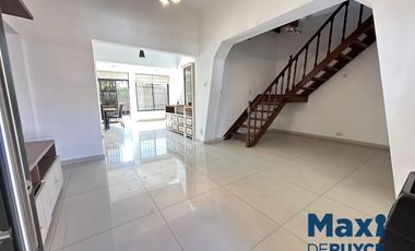 Casa totalmente reciclada a pasos Avenida Calchaquí