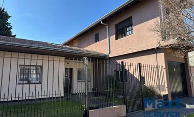 Casa totalmente reciclada a pasos Avenida Calchaquí