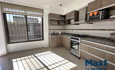 Casa totalmente reciclada a pasos Avenida Calchaquí