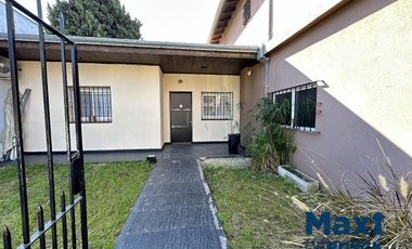 Casa totalmente reciclada a pasos Avenida Calchaquí