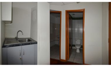 Oficina con 15 privados en Santiago centro