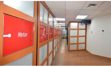 Oficina con 15 privados en Santiago centro