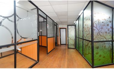 Oficina con 15 privados en Santiago centro