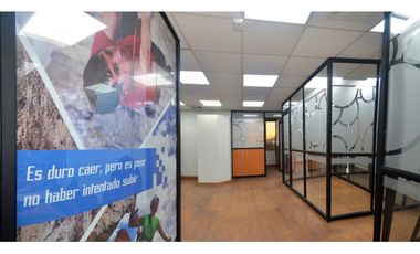 Oficina con 15 privados en Santiago centro