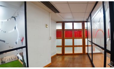 Oficina con 15 privados en Santiago centro