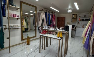 Salón de belleza y manicure frente al puerto