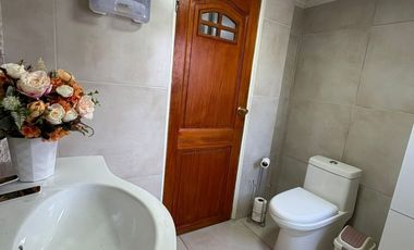 Salón de belleza y manicure frente al puerto