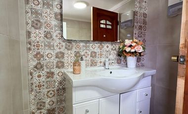 Salón de belleza y manicure frente al puerto