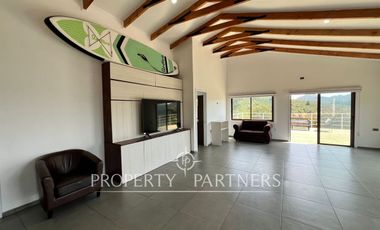 Linda casa en exclusivo condominio en el lago Colbún