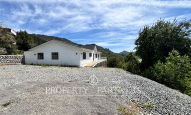 Linda casa en exclusivo condominio en el lago Colbún