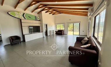 Linda casa en exclusivo condominio en el lago Colbún