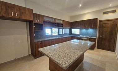 Casa en Venta en Fracc. Viñedos en el exclusivo SECTOR LAS VIÑAS