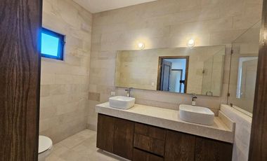 Casa en Venta en Fracc. Viñedos en el exclusivo SECTOR LAS VIÑAS