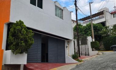 Casa en Venta en Jardines de Satélite, Naucalpan, Estado de México