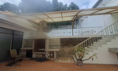 Venta de Casa en Urdesa ideal para vivienda u oficina